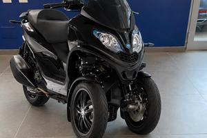 Piaggio MP3 300 DEEP BLACK