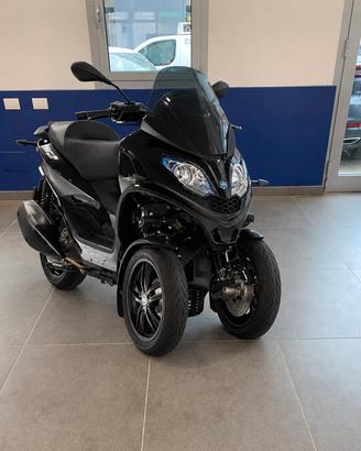 Piaggio MP3 300 DEEP BLACK