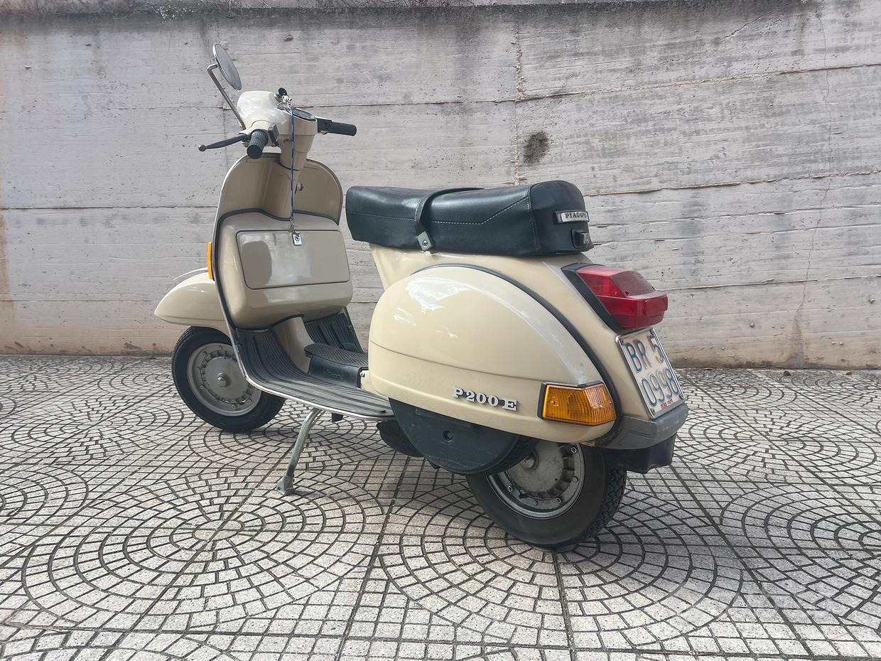 Piaggio Vespa 200 PX usata in vendita