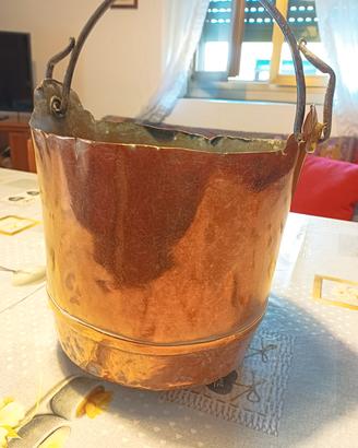 Antico paiolo in rame con manico 