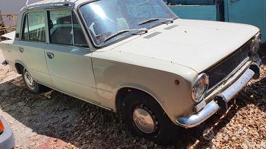 Fiat 124 berlina 1974 per ricambi (2a)