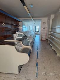 Locale commerciale 76 mq