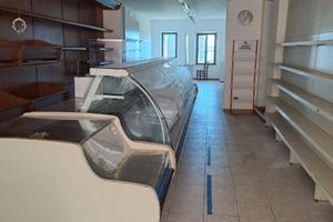 Locale commerciale 76 mq