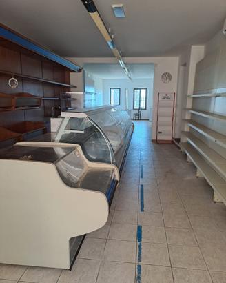 Locale commerciale 76 mq