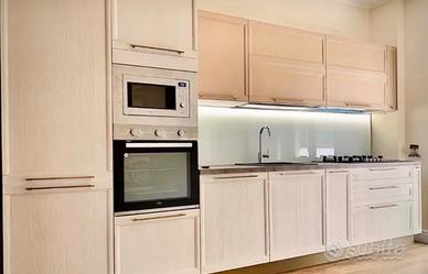 Cucina lube + tavolo con sedie