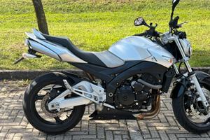 Suzuki GSR 600