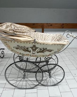 Carrozzina per neonati vintage
