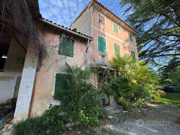 Rustico / Casale di 2663 m² con 5 locali a San Zen