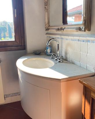 Mobile bagno con top in marmo