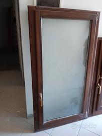 FINESTRA in legno pino tinto noce con vetro