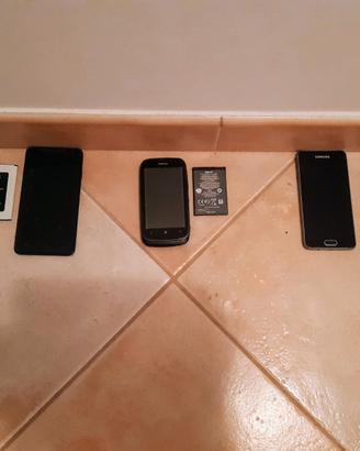 Vari telefoni per collezzione e ricambi