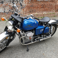 Guzzi V850 GT 1972 bobber Blu