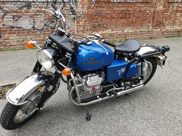 Guzzi V850 GT 1972 bobber Blu