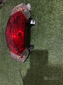 Peugeot tweet 125 faro posteriore