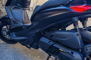 Beverly 400 deep black