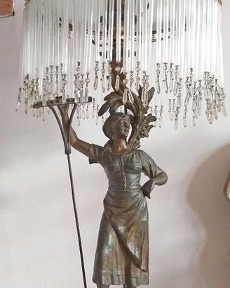 Straordinaria lampada Liberty in bronzo