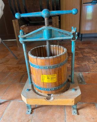Torchio manuale in legno e ghisa – per ciccioli