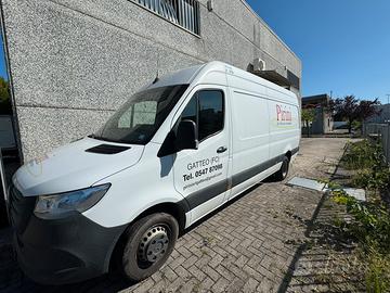Mercedes- benz sprinter