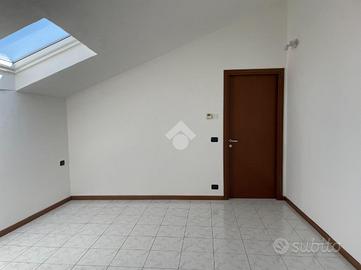 MONOLOCALE A CARDANO AL CAMPO
