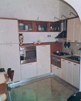 Cucina ad Angolo Elegante - Colore Panna e Legno C