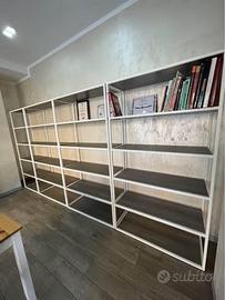 Scaffali in ferro bianco e legno