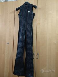 tula donna Moncler nera per sciare.