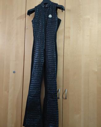 tula donna Moncler nera per sciare.