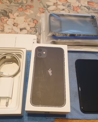 iphone 11 da 64 GB con batteria 70 % 