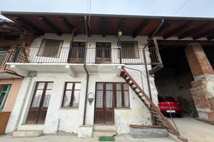 CASA DI CORTE A VARISELLA