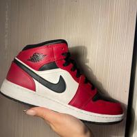 Jordan 1 mid chicago
