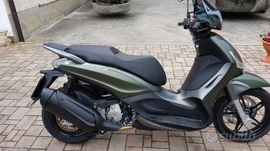 Piaggio Beverly 350 verde opaco