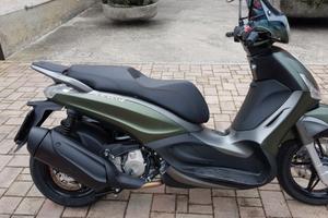 Piaggio Beverly 350 verde opaco