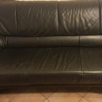 divano in pelle nero