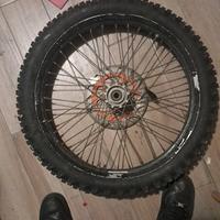 cerchioni anteriore ktm  gommato 