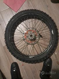 cerchioni anteriore ktm  gommato 