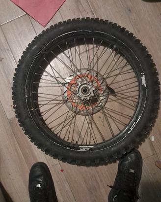 cerchioni anteriore ktm  gommato 