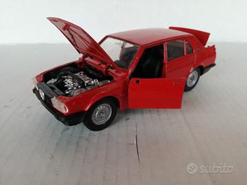 Modello auto alfa romeo giulietta rossa no burago