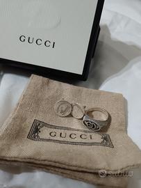 anello e orecchini Gucci