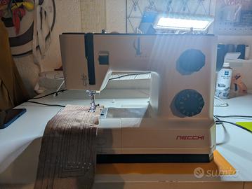 macchina da cucire marca NECCHI 