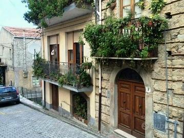 Appartamento a San Piero Patti,zona centrale