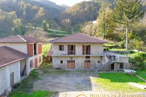 Casa In Pietra con Terreno nelle Langhe
