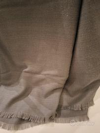 Sciarpa colore grigio-topo molto morbida