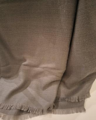 Sciarpa colore grigio-topo molto morbida