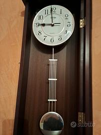 orologio da parete con dondolo