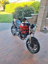 Ducati Monster 696 