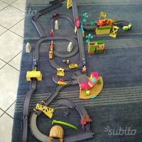 Trenini Chuggington originali con personaggi, sta