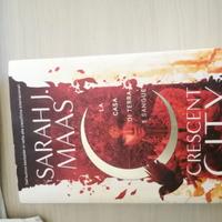 Libri fantasy Sarah J Maas Crescent city 1