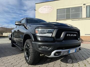 RAM 1500 V8 HEMI CREW CAB - REBEL