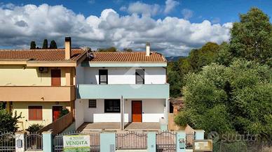 VILLA A SCHIERA A CAPOTERRA