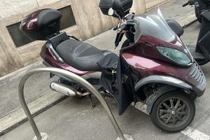 Piaggio mp3 250